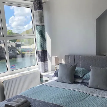 Bridgeside Guest House-3